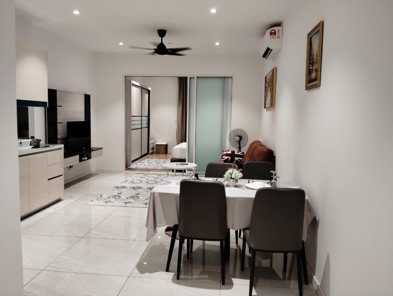 Pangsapuri Quill Cozy White